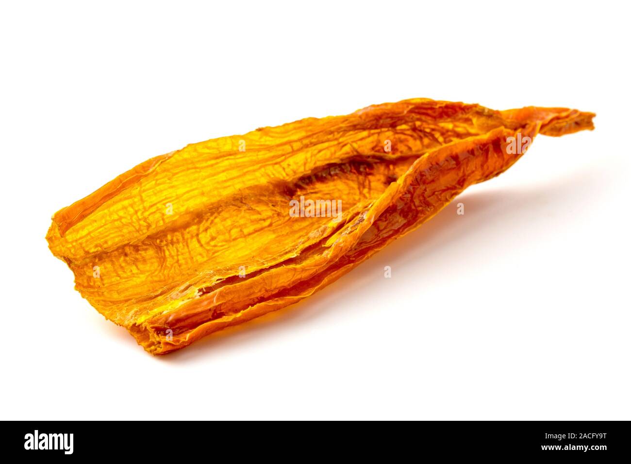 Aji Mirasol, un sole peperoncino rosso secco dal Perù, su sfondo bianco Foto Stock