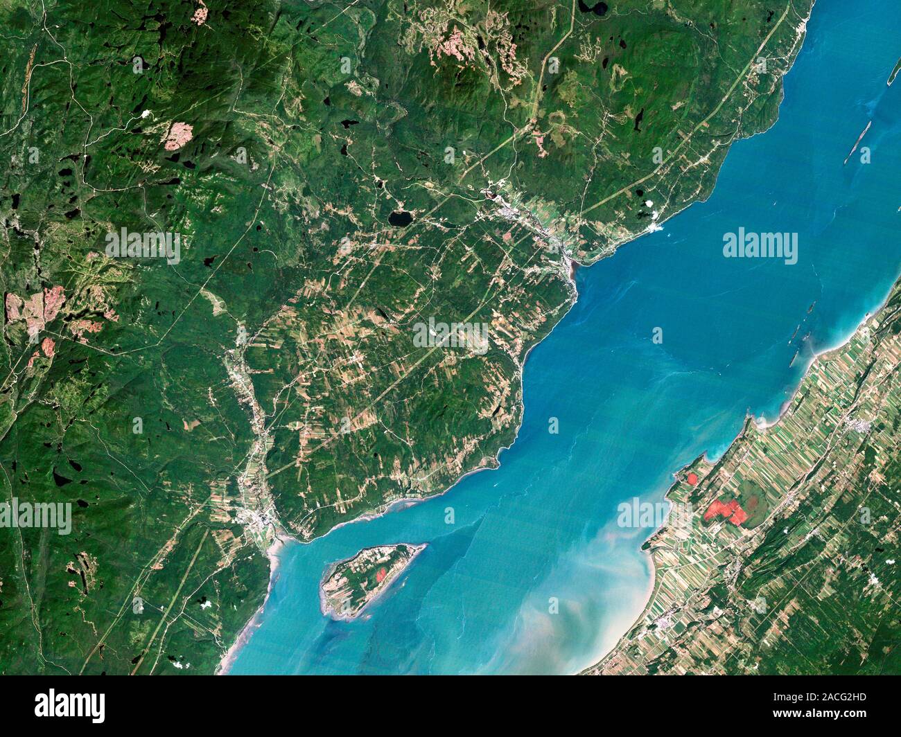 Charlevoix cratere, immagine satellitare. Il Charlevoix meteor cratere da impatto (centro) è altamente eroso cratere situato in Quebec, Canada. Solo una parte di th Foto Stock