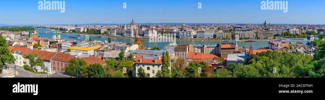 Panorama del parlamento ungherese edificio e il fiume Danubio, Budapest, Ungheria Foto Stock