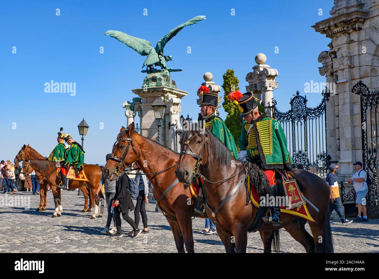 Ungherese Royal Horse Guards al Castello di Budapest, Ungheria Foto Stock