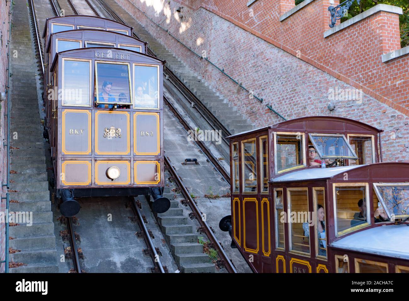 Funicolare Castle Hill di Budapest, una linea ferroviaria che collega la banca del Danubio e il Castello di Buda del distretto di Budapest, Ungheria Foto Stock