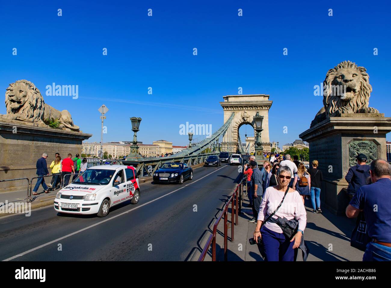 Catena Széchenyi ponte che attraversa il fiume Danubio il collegamento di Buda e Pest, Budapest, Ungheria Foto Stock