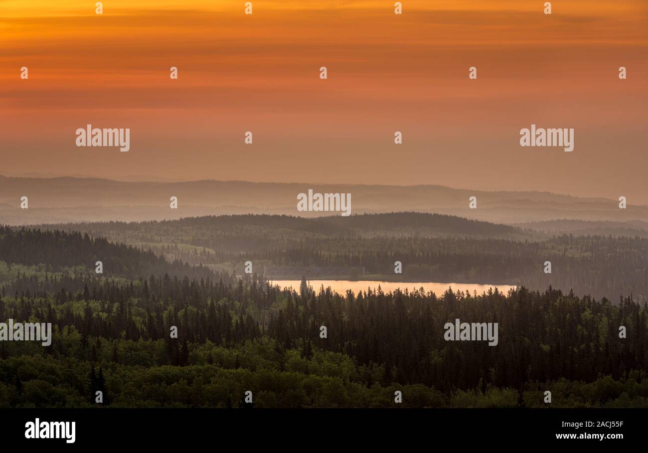 Nebbia e Orange Sunrise Rockies Canadesi Foto Stock