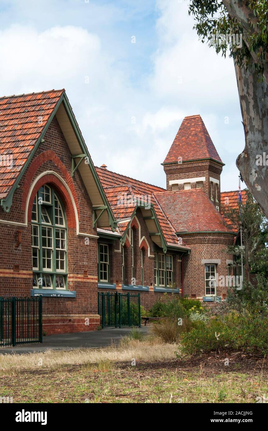 Caulfield state School (1877) un edificio in mattoni policromi in stile gotico a Melbourne, Australia Foto Stock