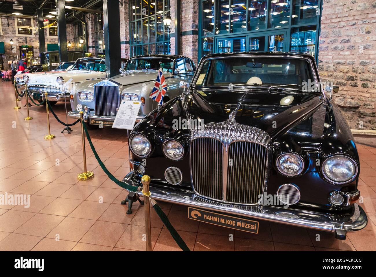 Istanbul, Turchia, 23 marzo 2019: Classic Cars in Rahmi M. Koc Museo Industriale. Museo Koc ha uno dei più grandi auto veicoli di raccolta in Turchia. Foto Stock