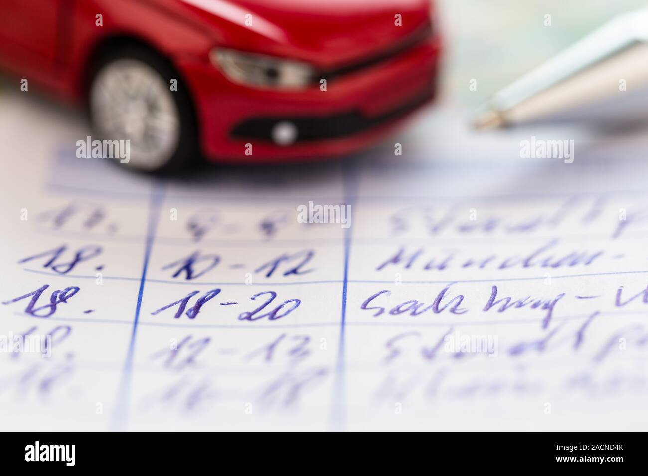 Il driver di giornale di bordo per auto Foto Stock