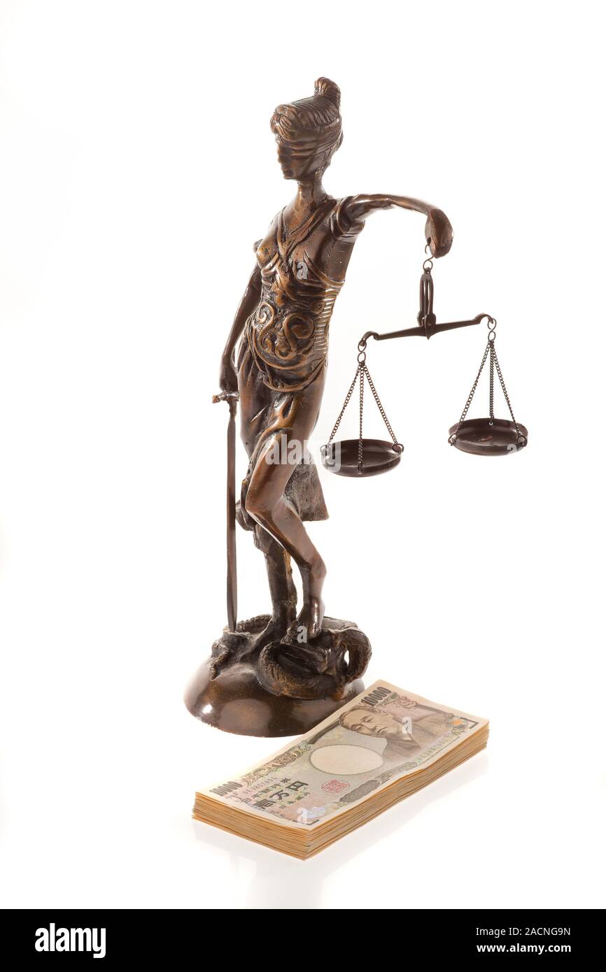 Justitia e yen. Simbolo per le spese legali Foto Stock