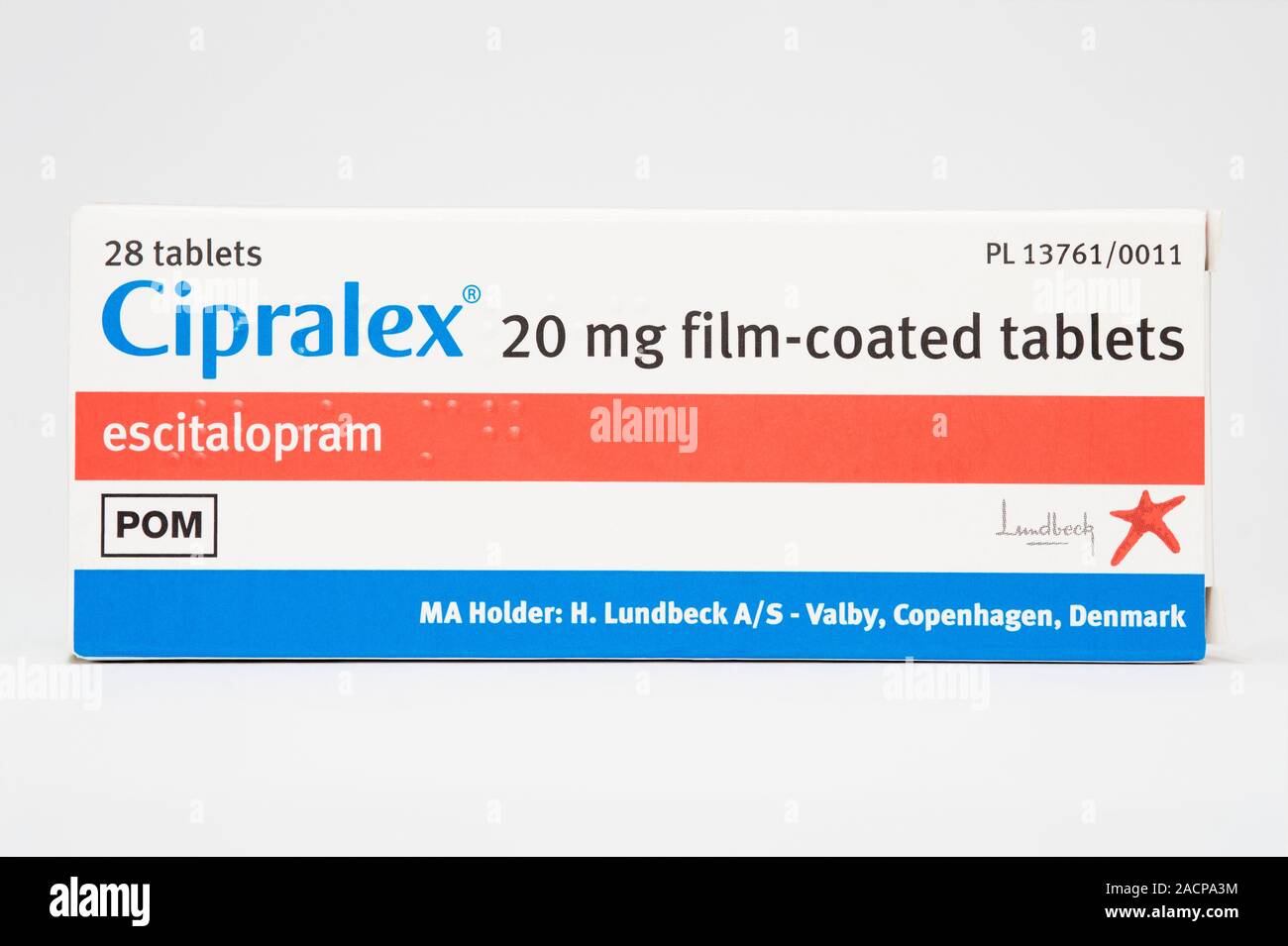 Escitalopram farmaco antidepressivo. Scatola contenente compresse di  escitalopram, commercializzato sotto il nome di Cipralex. Escitalopram è un  antidepressivo del s Foto stock - Alamy