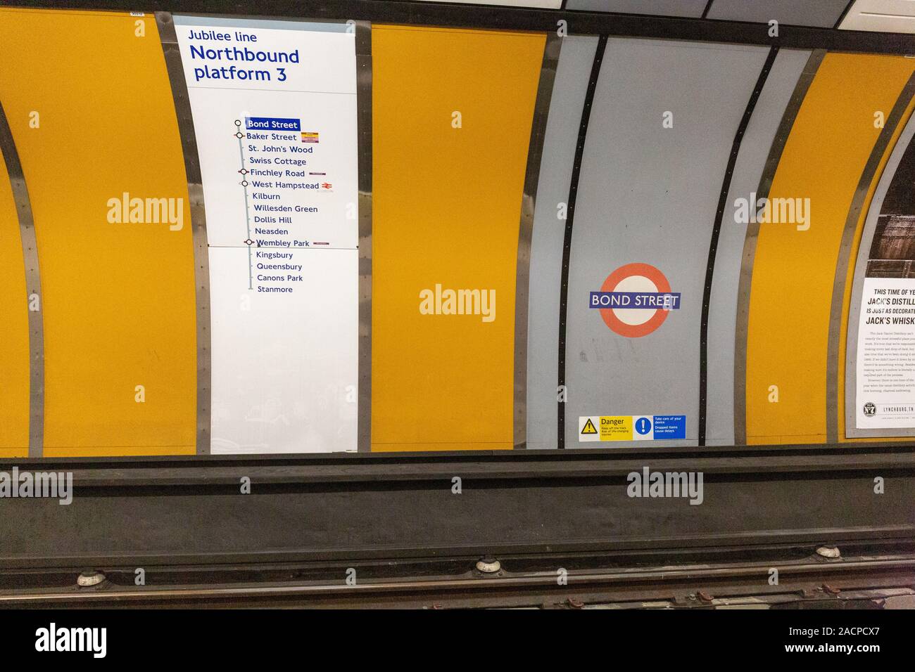 Piattaforma presso la stazione di TFL Bond Street, Londra Foto Stock