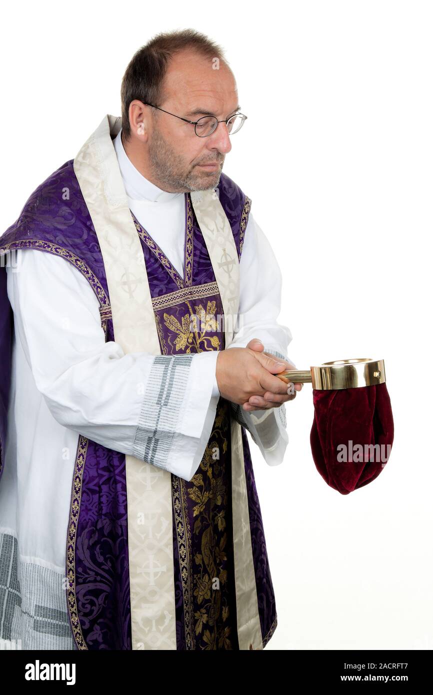 Sacerdote cattolico raccoglie denaro per la Chiesa Foto Stock