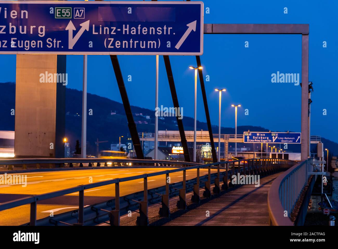 Linz austria bridge immagini e fotografie stock ad alta risoluzione - Alamy
