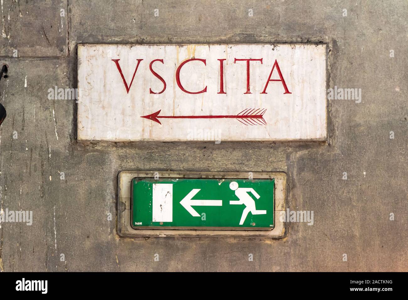 Segno Uscita (uscita) in Italia Foto Stock