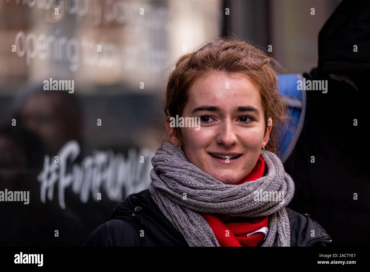 Lucia Tremonti, la prima persona in coda al Fuji store lancio, Foto Stock