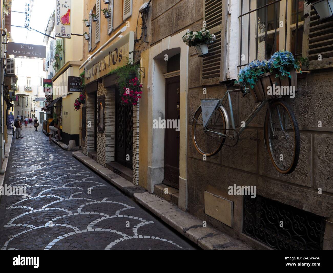 Scena di strada a Antibes, Francia Foto Stock