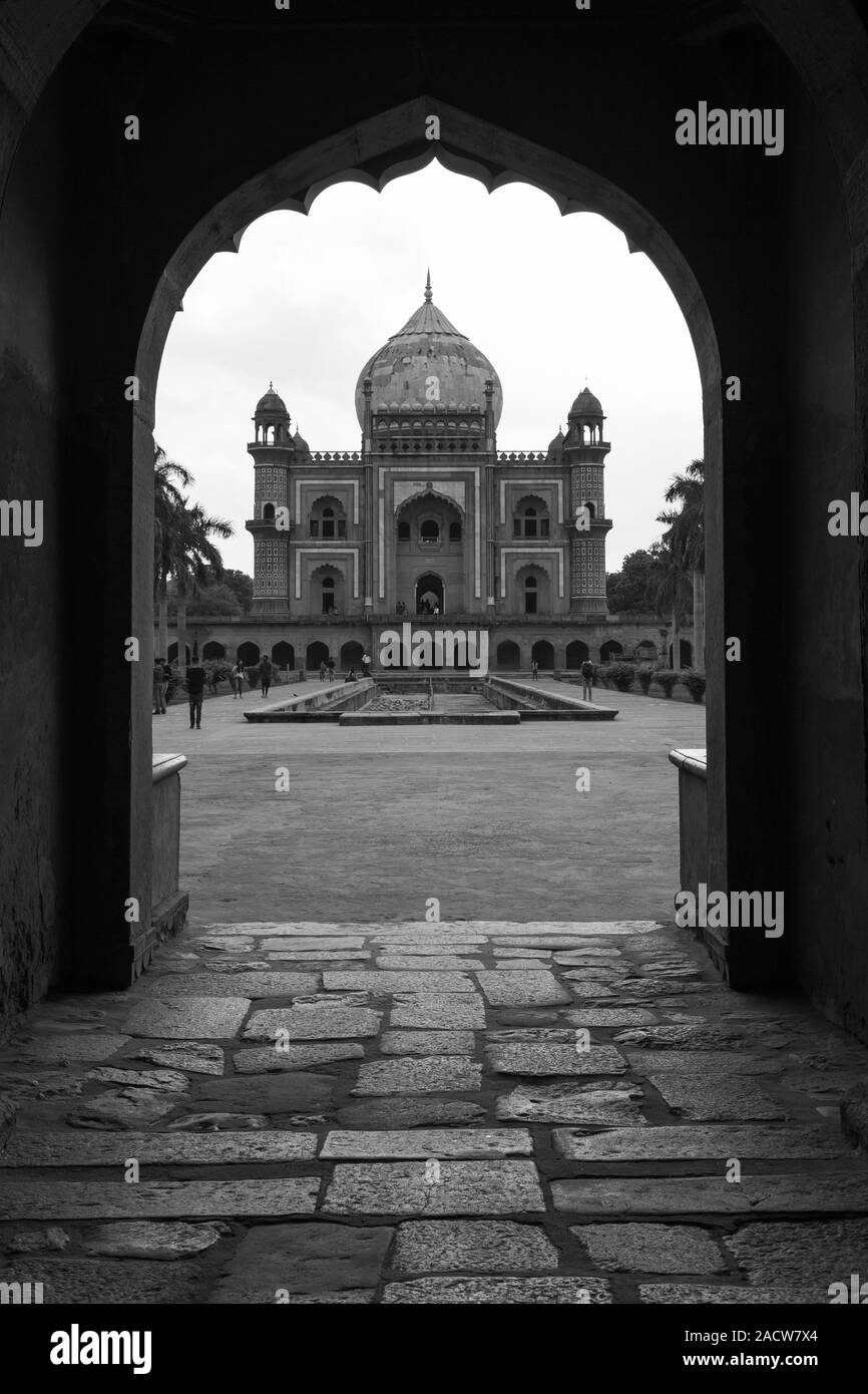 Drammatico in bianco e nero di Safdarjung la tomba in New Delhi India Foto Stock