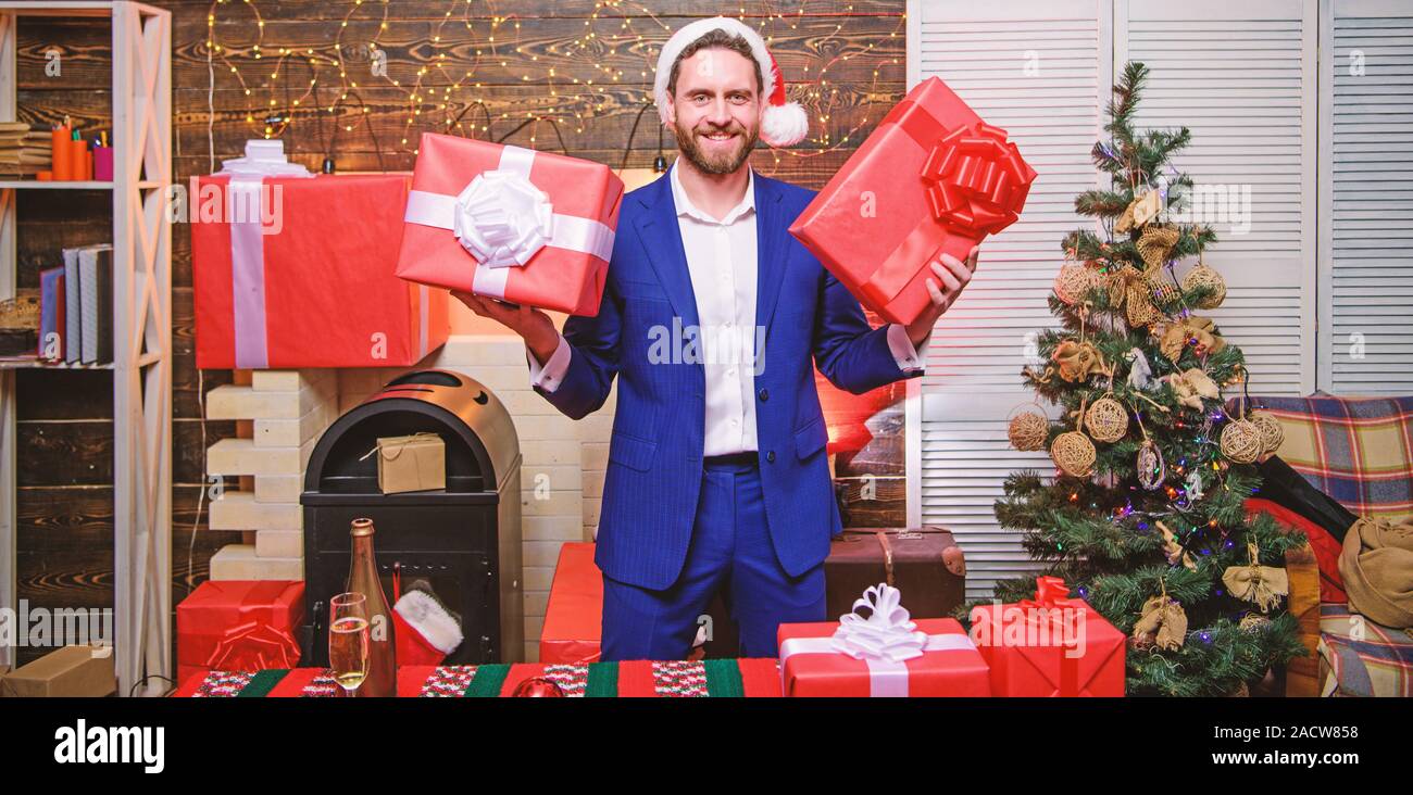 Confezioni Per Regali Di Natale.Regali Per I Colleghi Quale E Il Mio Uomo Barbuto Imprenditore Indossare Tuta Santa Hat Tenere