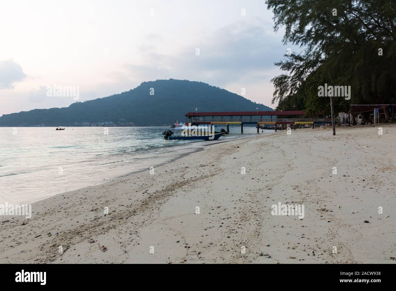 Barca parcheggiato a Perhentian le isole di Terengganu in Malesia Foto Stock