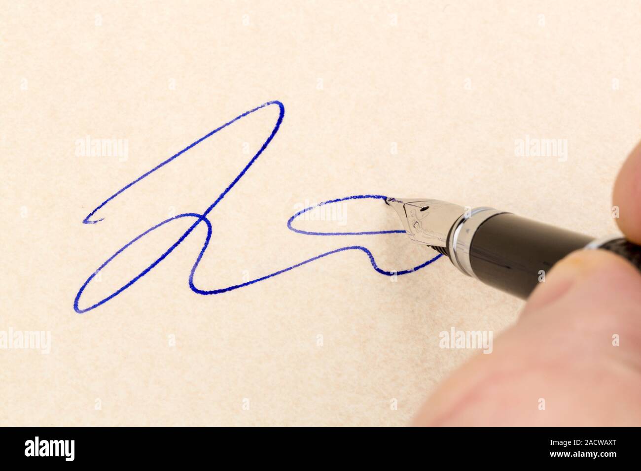 Firma sul contratto Foto Stock