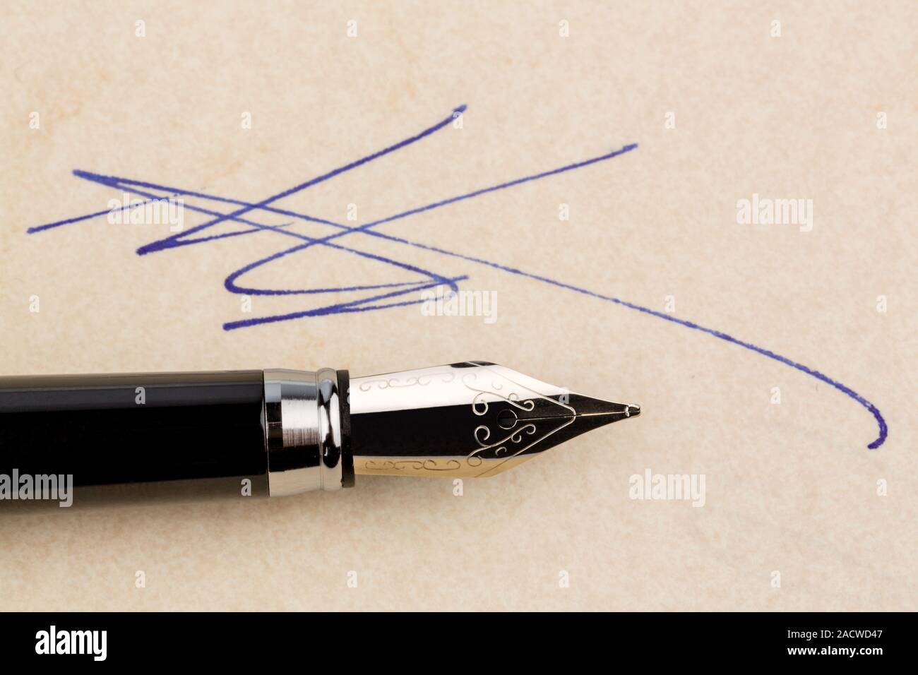 Firma sul contratto Foto Stock