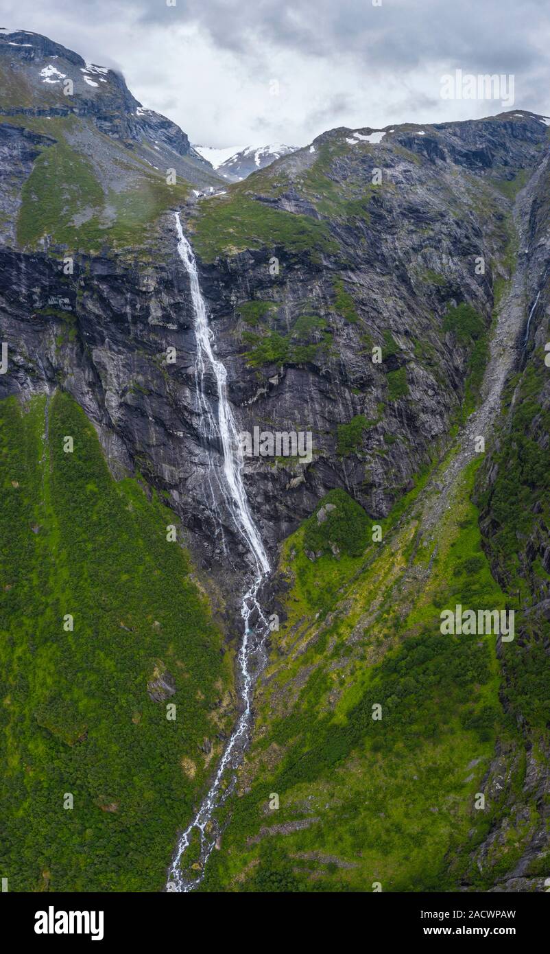 Vista aerea della cascata Mardalsfossen, Eikesdalen, Nesset comune, More og Romsdal county, Norvegia occidentale Foto Stock