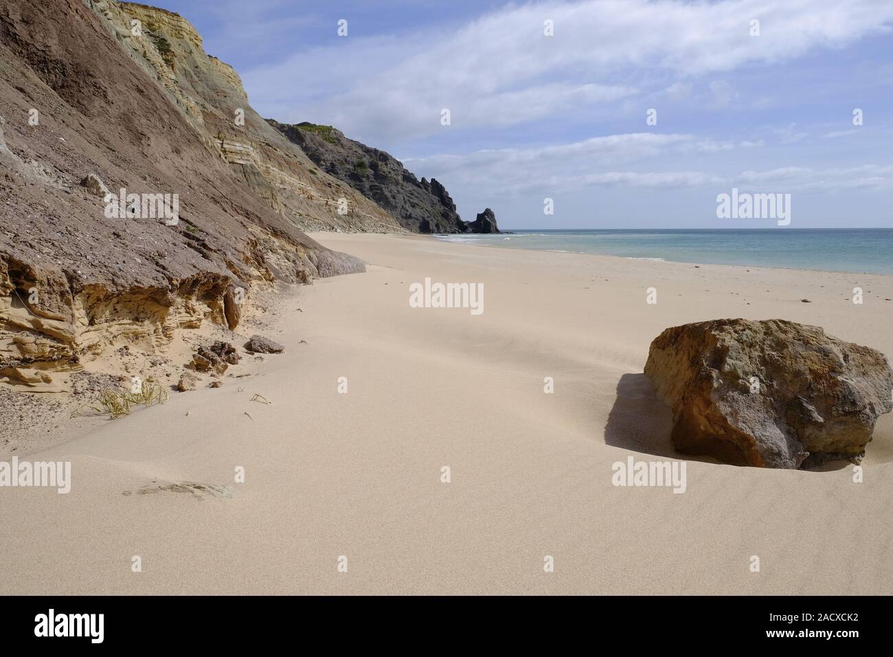 Atlantic scogliere vicino a Luz, Algarve Portogallo Foto Stock