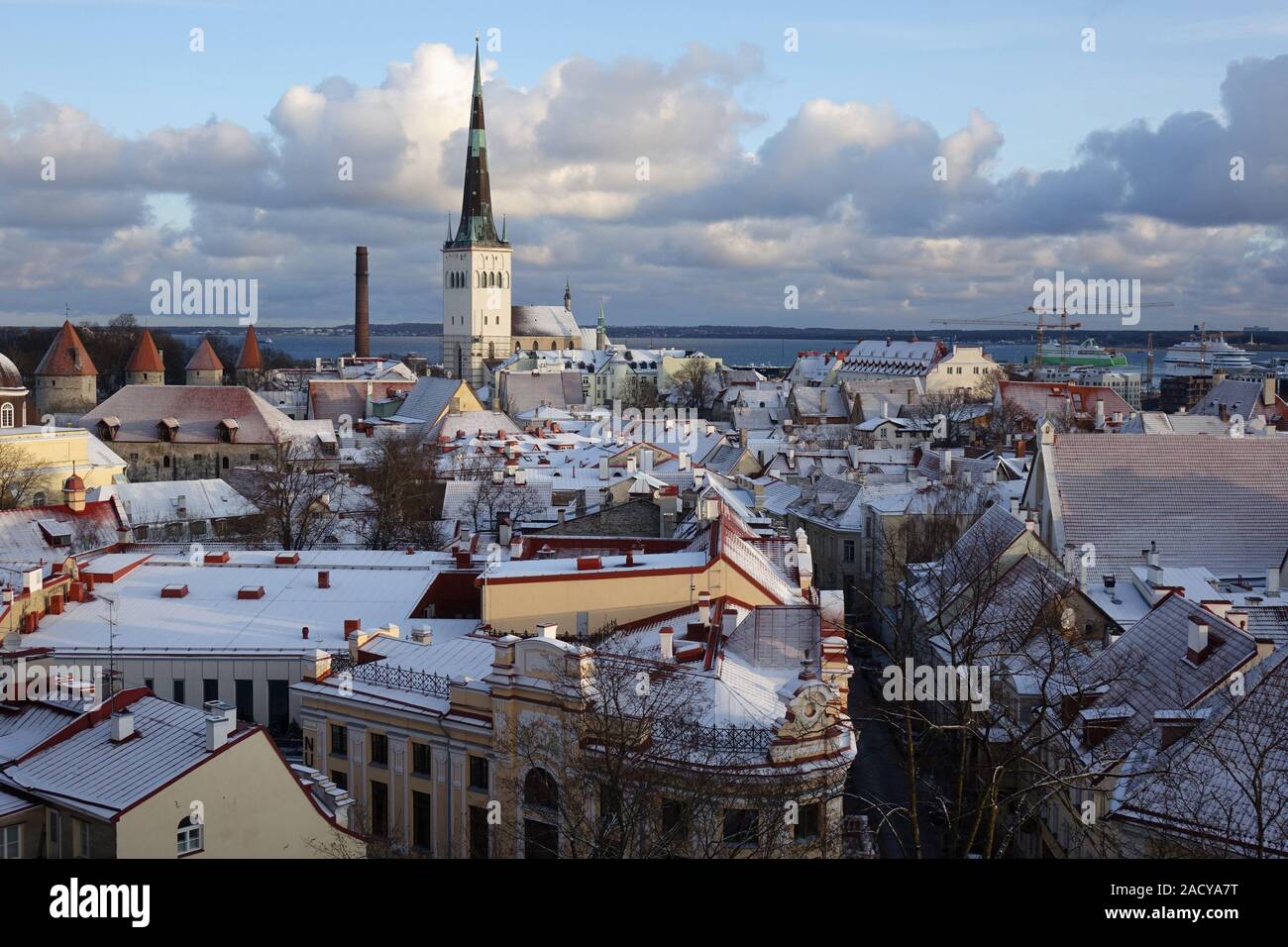 Vecchia Tallinn in una giornata invernale Foto Stock