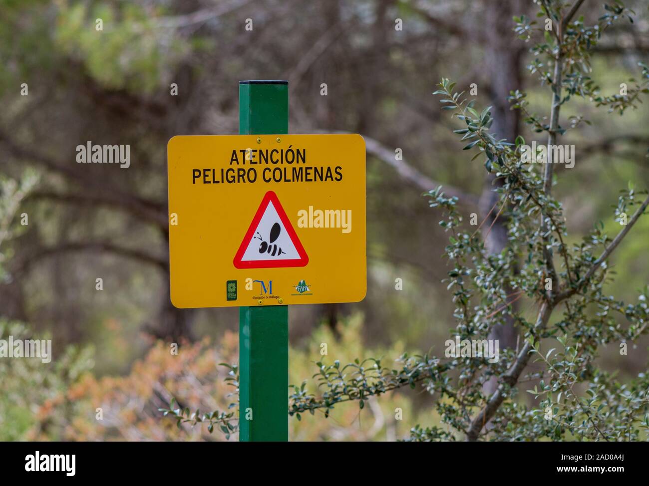 Segno attenzione alveari in spagnolo, Colmenas peligro. Spagna. Foto Stock