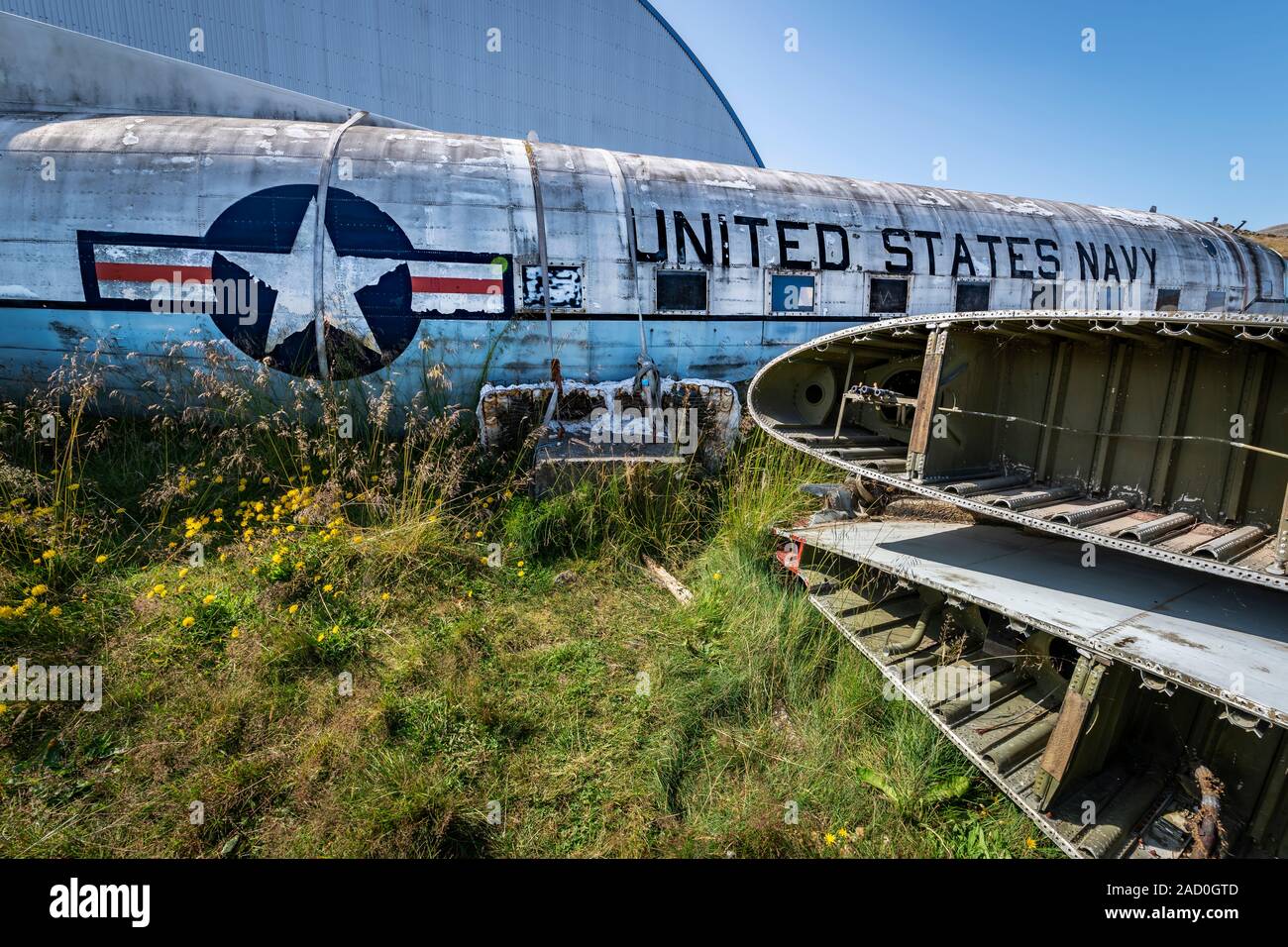 Il vecchio piano-US Navy Douglas DC-3, Hnjotur piano Museum, a ovest di fiordi, Islanda Foto Stock