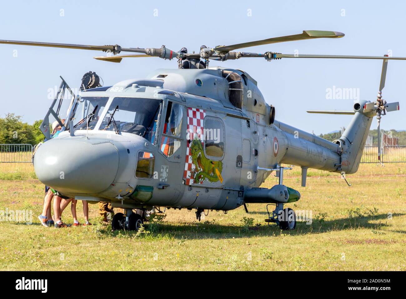 NANCY, Francia - luglio 1, 2018: Marina Francese Westland Lynx elicottero in un campo di erba a Nancy Airbase. Foto Stock