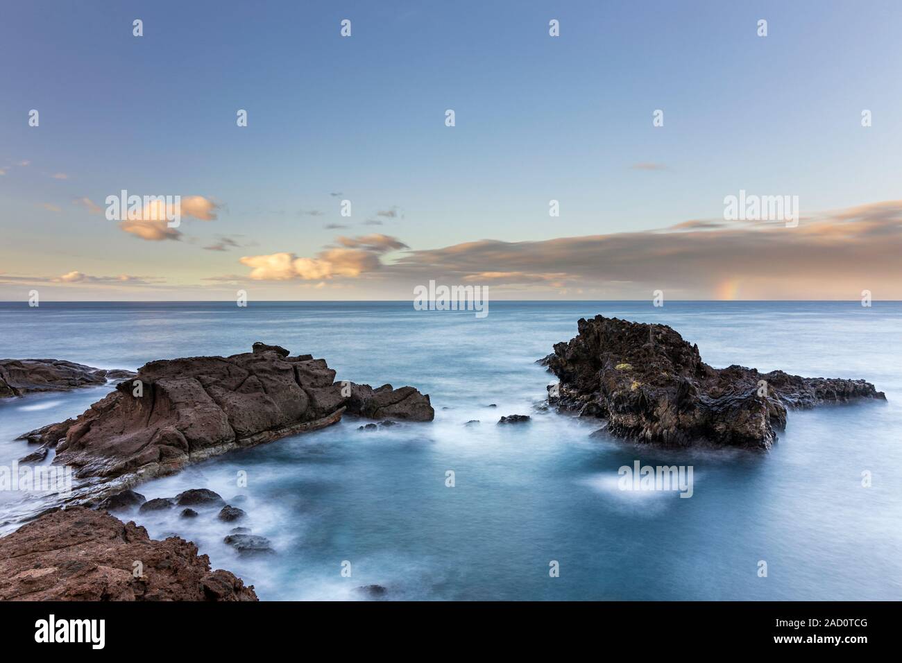 Fotografie con lunghi tempi di esposizione seascape all'alba, Playa Paraiso, Costa Adeje, Tenerife, Isole Canarie, Spagna Foto Stock