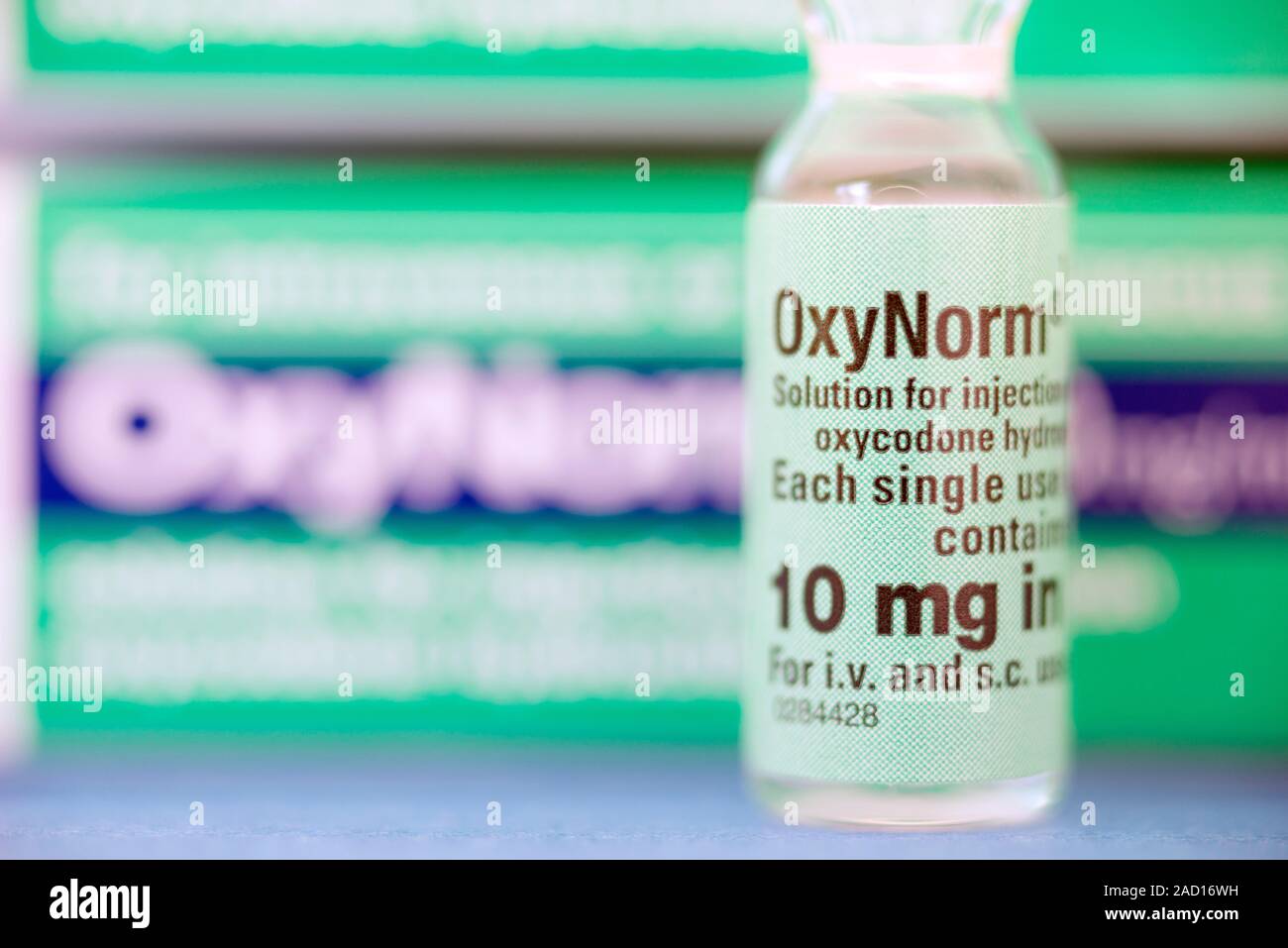 Ossicodone cloridrato antidolorifico. Flaconcino contenente una soluzione  iniettabile di analgesico oppiaceo di ossicodone cloridrato,  commercializzato sotto il nome O Foto stock - Alamy