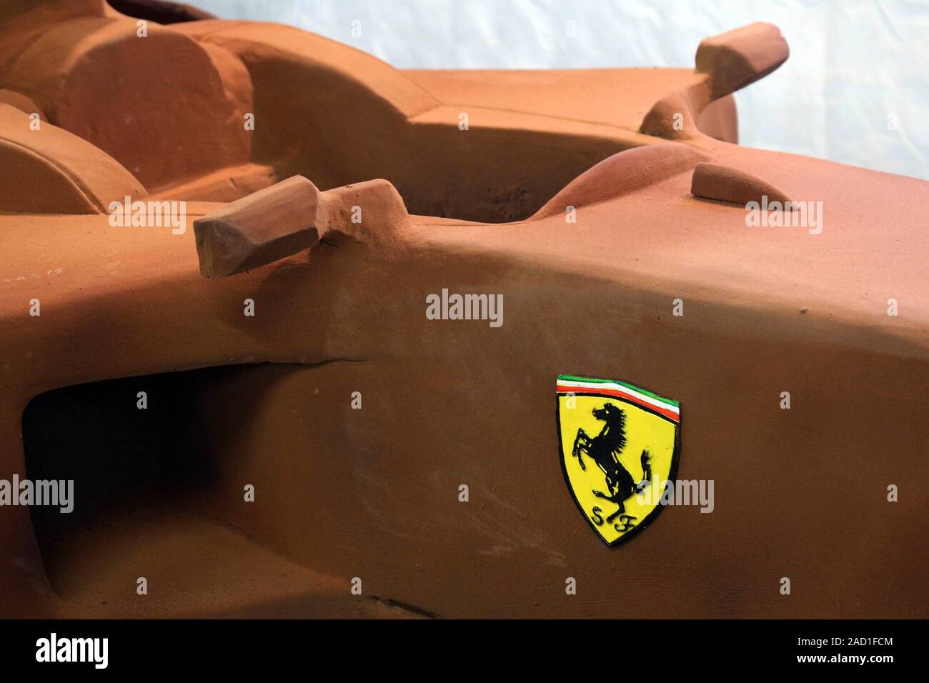 Modena. Una riproduzione della Ferrari F2004, il maggior successo della vettura pilotata da Michael Schumacher, creato dal maestro di cioccolato Mirco Della Vecchia in onore del pilota tedesco, sul display nel caso Sciocola utilizzo editoriale solo dove: Modena quando: 02 Nov 2019 Credit: IPA/WENN.com * * disponibile solo per la pubblicazione in UK, USA, Germania, Austria, Svizzera** Foto Stock