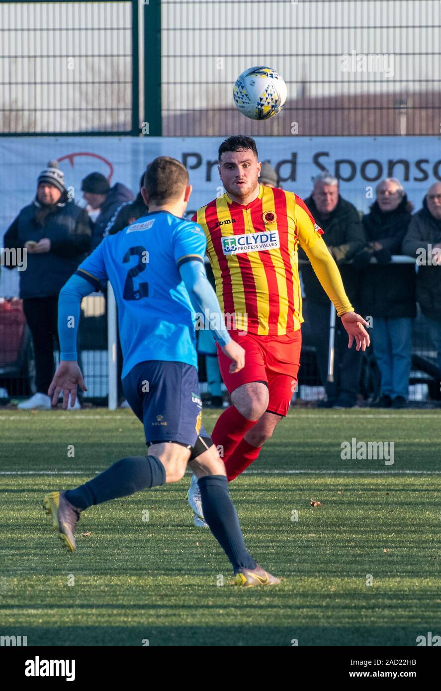 Glasgow, Scotland, Regno Unito. 30 Novembre 2019: La Scottish Juniors 4. round cup tie tra Rossvale Juniors F.C e Auchinleck Talbot FC. Foto Stock