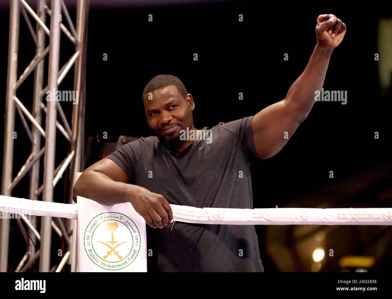 Il trainer di Michael Hunter (non raffigurata) Hasim Rahman al pubblico del fondo di investimento complesso per uffici a Riyadh. Foto Stock