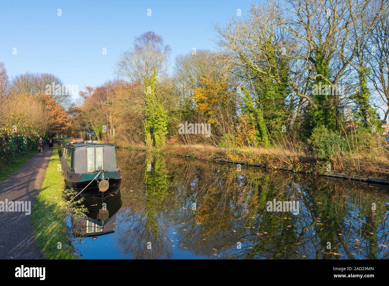 D'autunno bella scena sulla Worcester e Birmingham canal in Selly Oak, Birmingham, Regno Unito Foto Stock