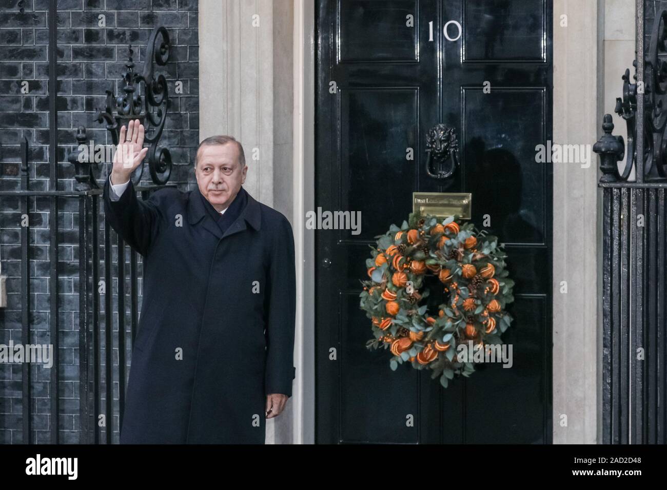 A Downing Street, Westminster, Londra, Regno Unito, 3 Dic 2019. Recep Tayyip Erdogan, Presidente della Turchia, entra n. 10. Il primo ministro britannico, Boris Johnson, ospita una reception con leader stranieri davanti alla riunioni nato il 4 dicembre (settantesimo anniversario vertice dell'Organizzazione del Trattato del Nord Atlantico). Credito: Imageplotter/Alamy Live News Foto Stock