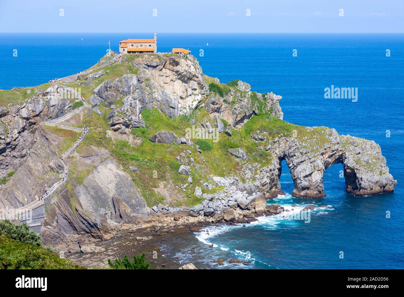 Spagna, Paesi Baschi, San Juan de Gaztelugatxe, vista di isolotto Foto Stock