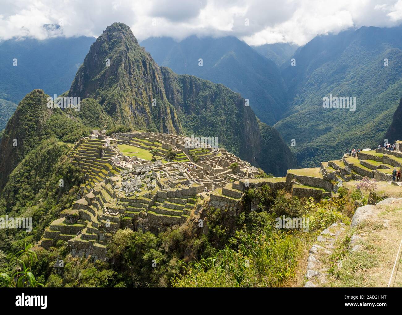 Machu Picchu è una cittadella Inca è impostata su un livello elevato nella catena delle Ande in Perù, sopra il fiume Urubamba valley. Costruito nel XV secolo e successivamente abbandonare Foto Stock Machu Picchu è una cittadella Inca è impostata su un livello elevato nella catena delle Ande in Perù, sopra il fiume Urubamba valley. Costruito nel XV secolo e successivamente abbandonare Foto Stock
