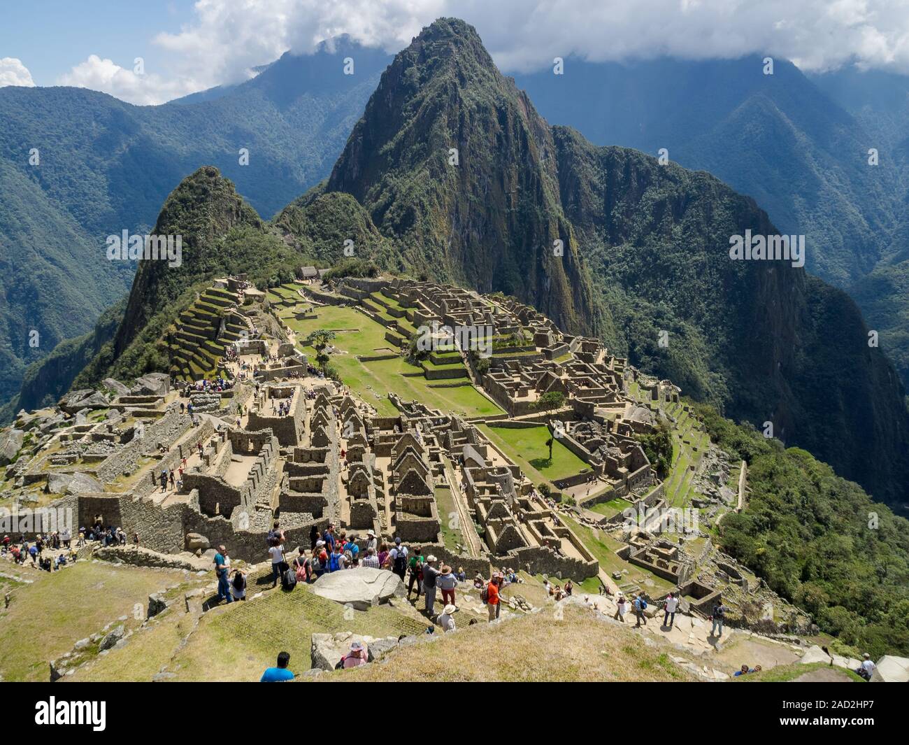 Machu Picchu è una cittadella Inca è impostata su un livello elevato nella catena delle Ande in Perù, sopra il fiume Urubamba valley. Costruito nel XV secolo e successivamente abbandonare Foto Stock Machu Picchu è una cittadella Inca è impostata su un livello elevato nella catena delle Ande in Perù, sopra il fiume Urubamba valley. Costruito nel XV secolo e successivamente abbandonare Foto Stock