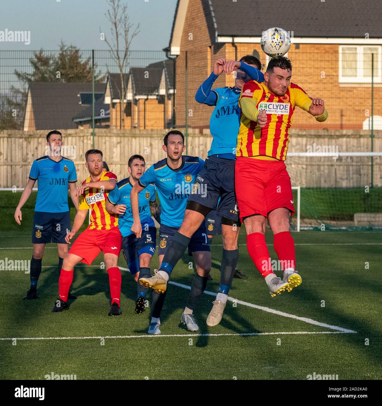Glasgow, Scotland, Regno Unito. 30 Novembre 2019: La Scottish Juniors 4. round cup tie tra Rossvale Juniors F.C e Auchinleck Talbot FC. Foto Stock