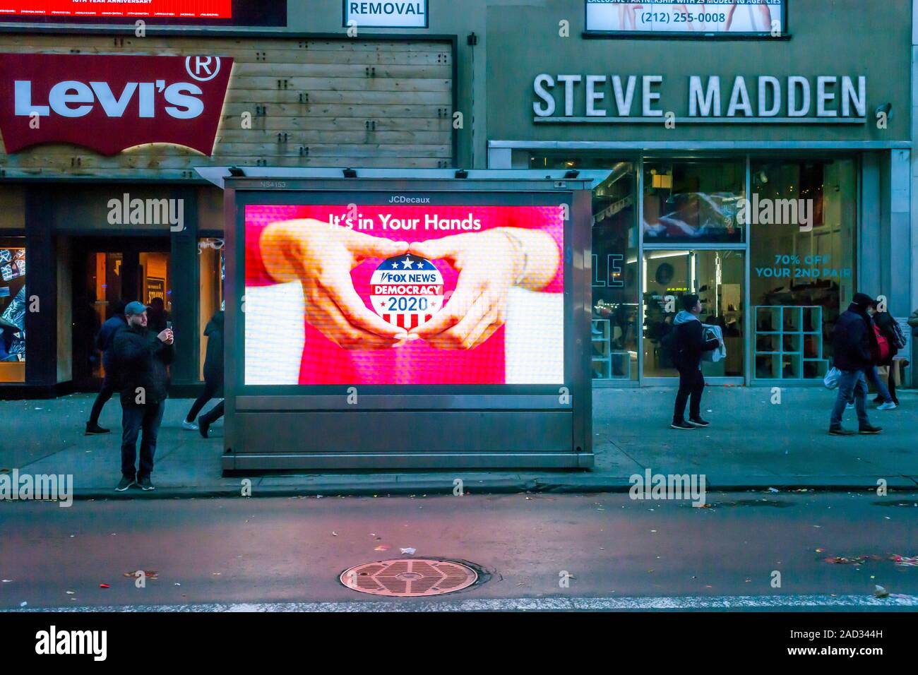 Un display digitale pubblicità Fox News' copertura del 2020 elezione negli Stati Uniti, visto il giovedì 28 novembre, 2019 (© Richard B. Levine) Foto Stock