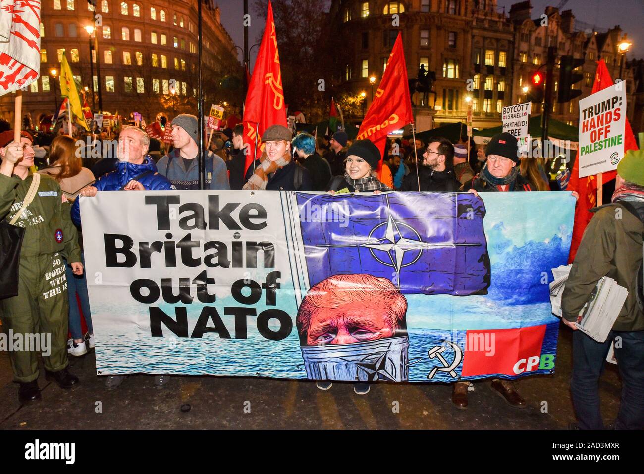 Trafalgar Square, Londra, Regno Unito. Il 3° dicembre 2019. Manifestazioni di protesta contro il presidente Donald Trump e il vertice della NATO a Trafalgar Square. Credito: Matteo Chattle/Alamy Live News Foto Stock