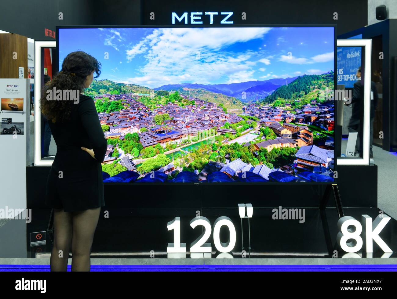 120 Zoll 8k Fernseher von Metz, Internationale Funkaustellung, Berlin 2019, Deutschland Foto Stock