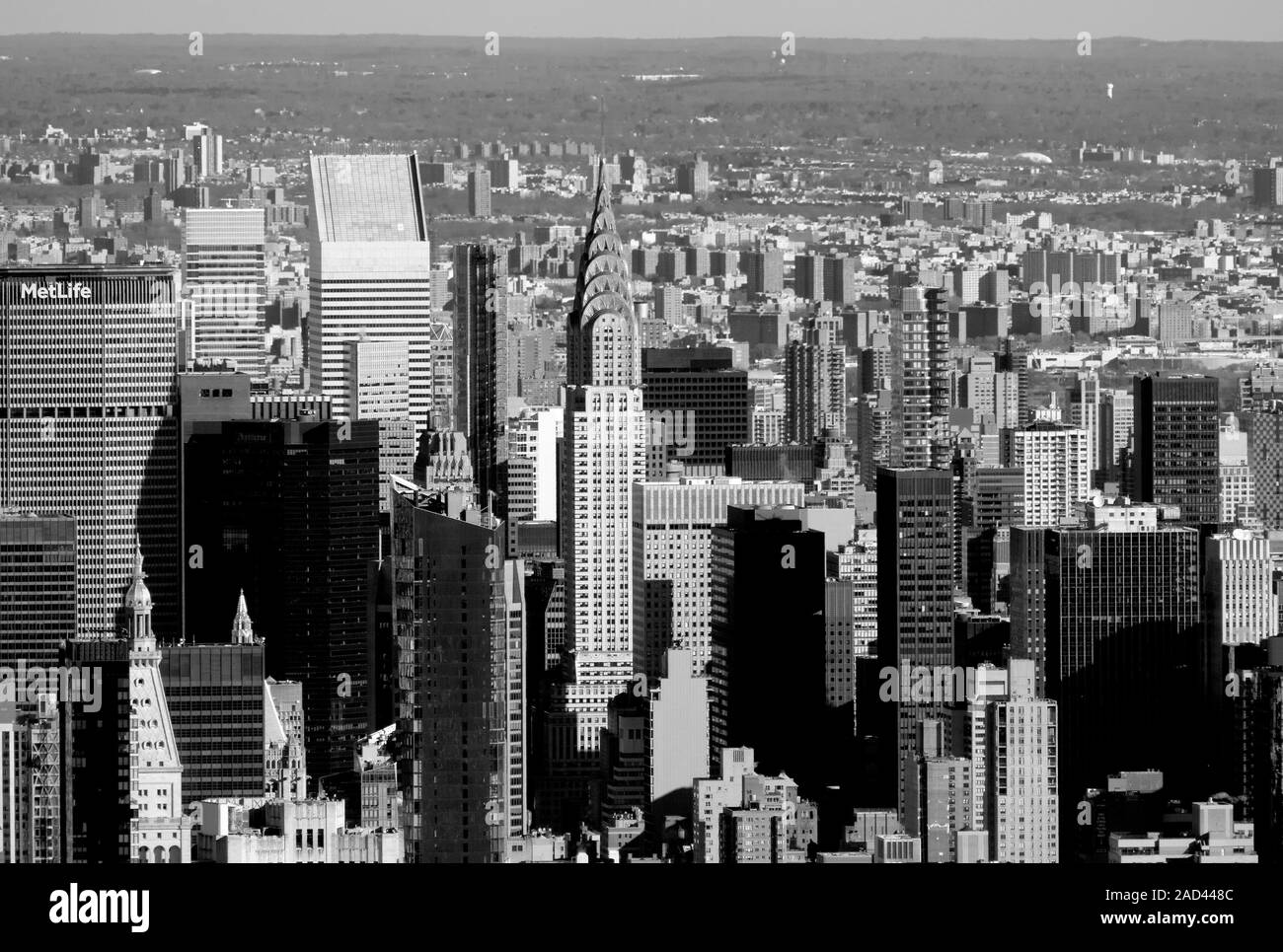 La splendida skyline di Midtown Manhattan Island tra cui l'Empire State Building e il Chrysler Building di New York City, Stati Uniti d'America Foto Stock