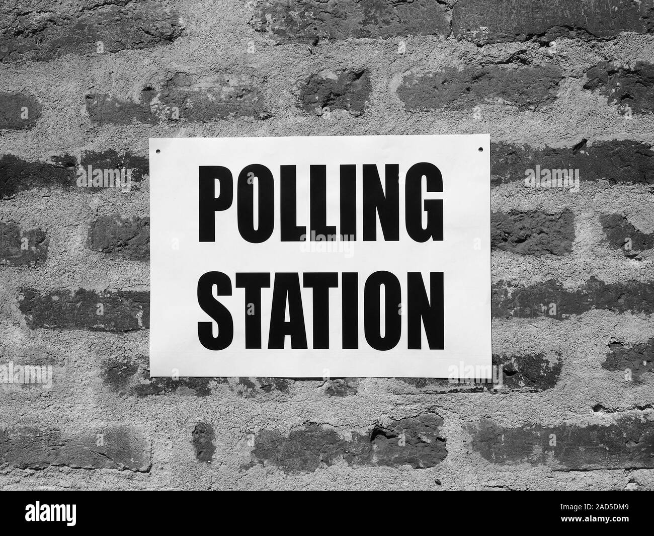 Le elezioni generali stazione di polling, in bianco e nero Foto Stock