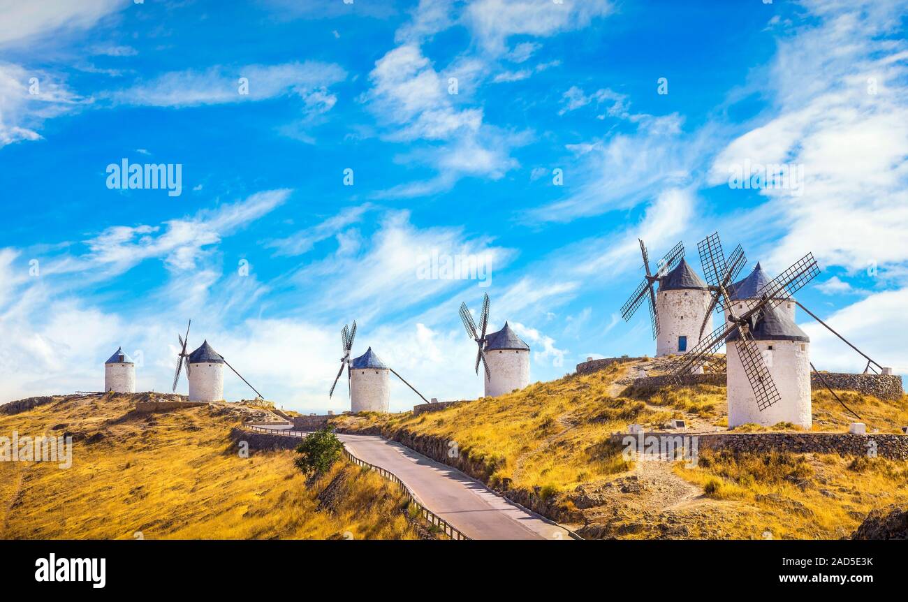 Cervantes Don Chisciotte mulini a vento. Consuegra, Castiglia La Mancha, in Spagna, Europa Foto Stock