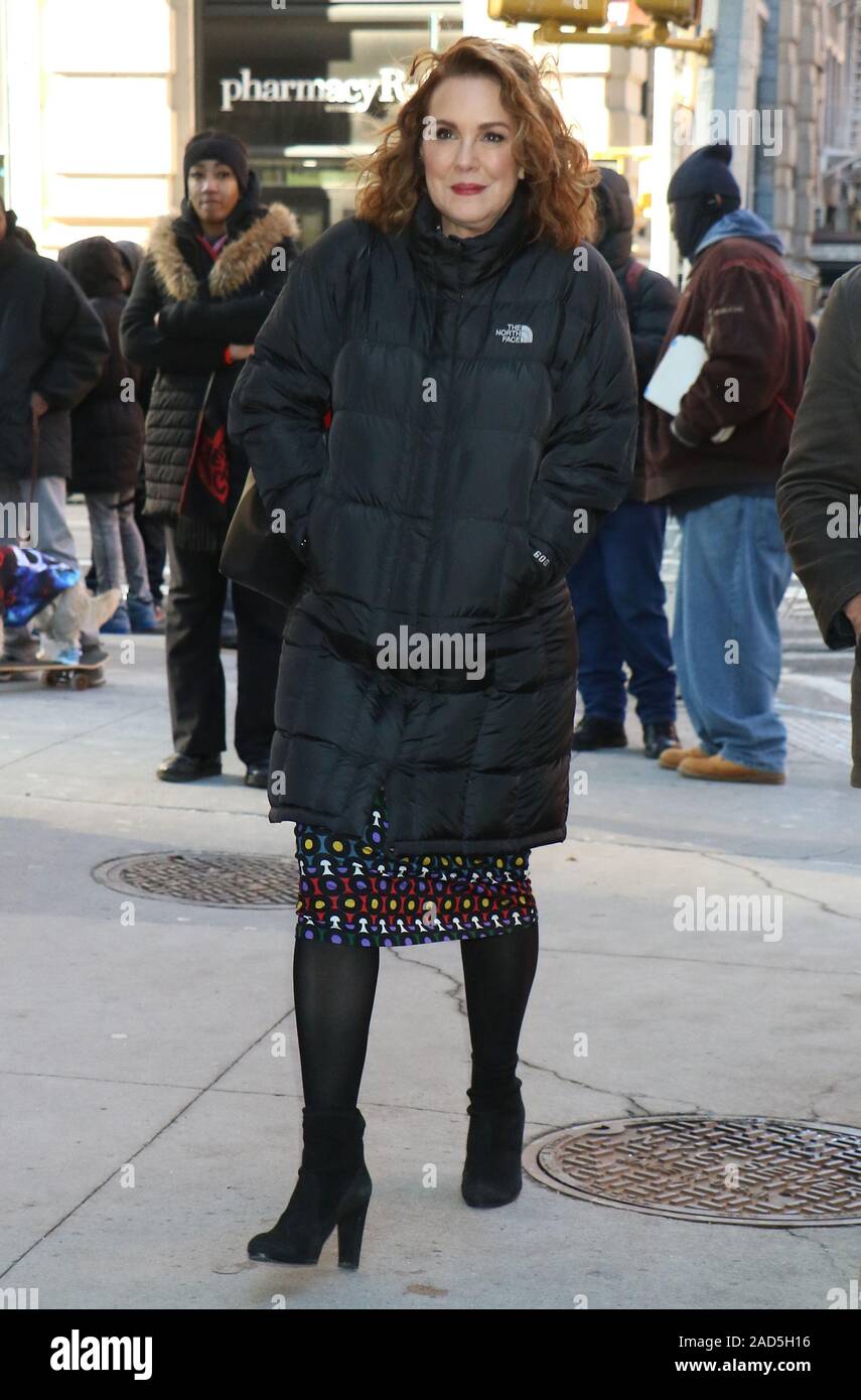 New York, NY, STATI UNITI D'AMERICA. 03 Dic, 2019. Elizabeth Perkins a costruire serie promuovendo la nuova Apple TV serie a dire la verità sul dicembre 03, 2019 in New York City. Credito: Rw/media/punzone Alamy Live News Foto Stock