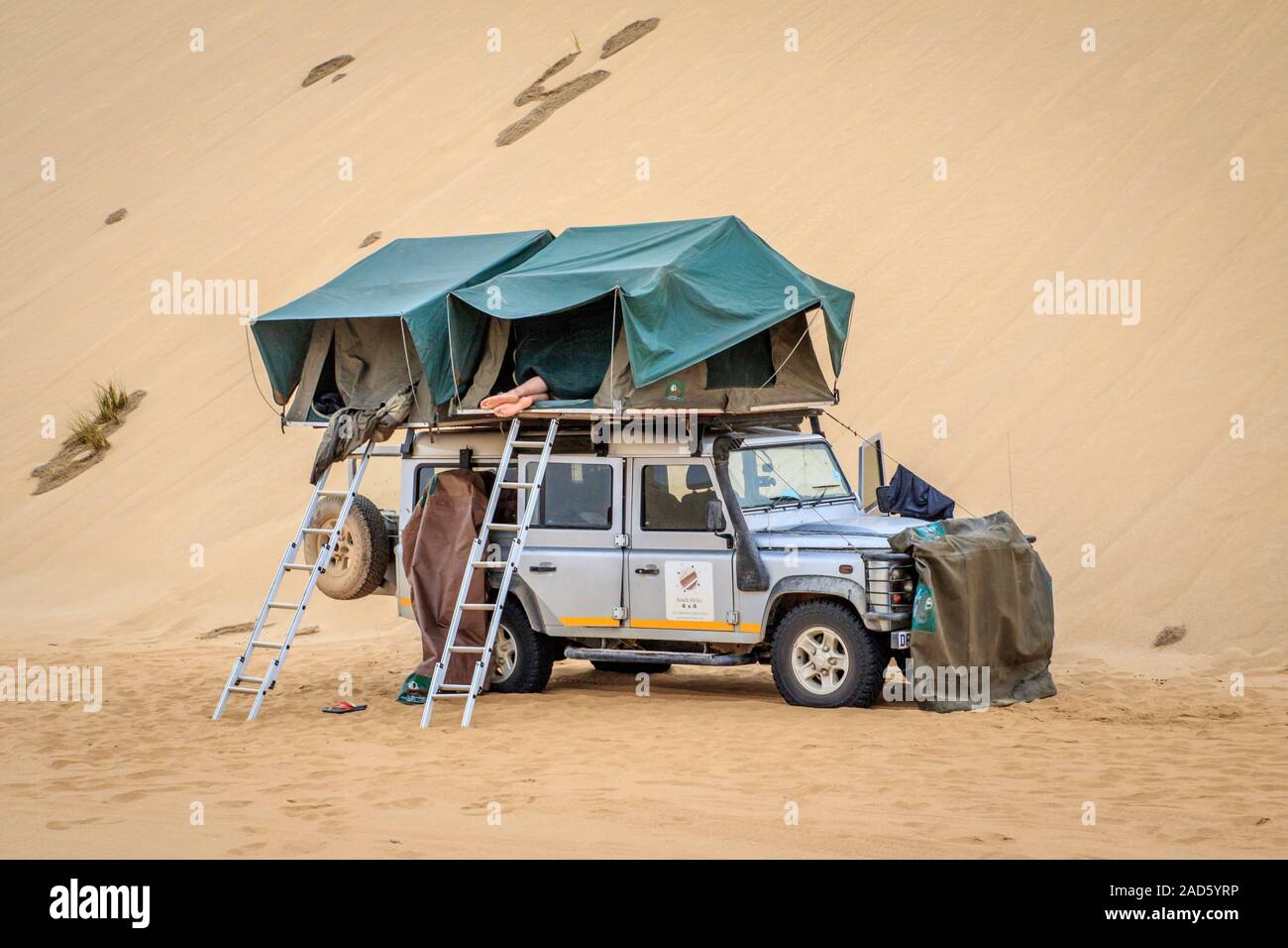 Campeggio nel Deserto Namibiano. Foto Stock