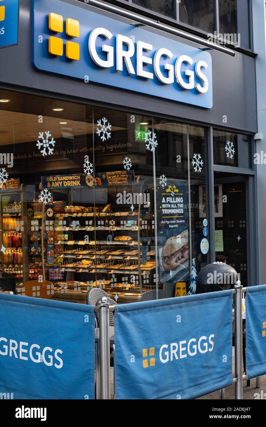 Un ramo di retail outlet del panificio Greggs catena in Manchester Foto Stock