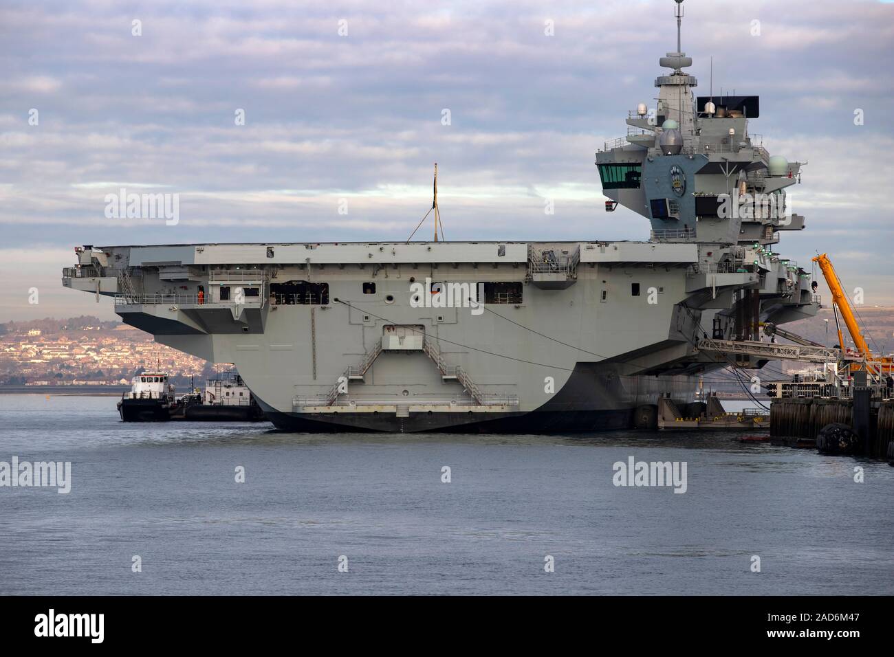 Royal Navy portaerei HMS Prince of Wales Ormeggiata al pontile della vittoria a HM Base Navale di Portsmouth il 3 dicembre 2019 Foto Stock